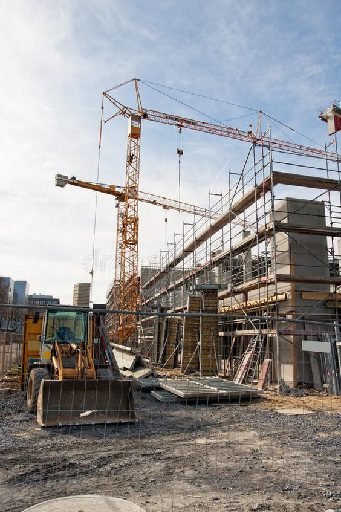 Obra de infraestructura con grúas